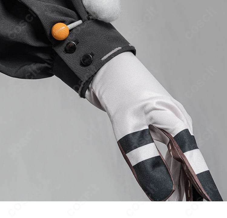 マティアス・チェルニン衣装 左手用グローブのディテール。対称デザインと質感を捉えた近接画像