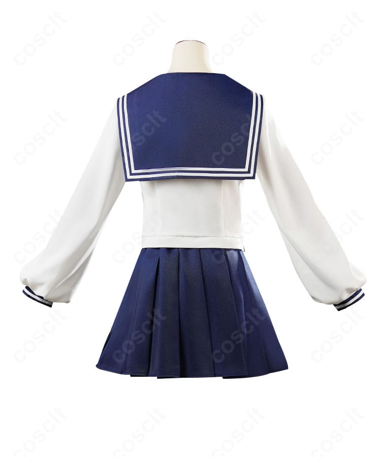 衣装背面の全体像。すっきりしたラインと安定した縫製で撮影時のシルエットが美しく決まります。