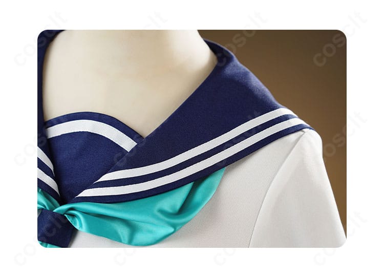 襟元の装飾アップ。刺繍アクセントが作品イメージを強調し、近接撮影でも映える仕上がり。