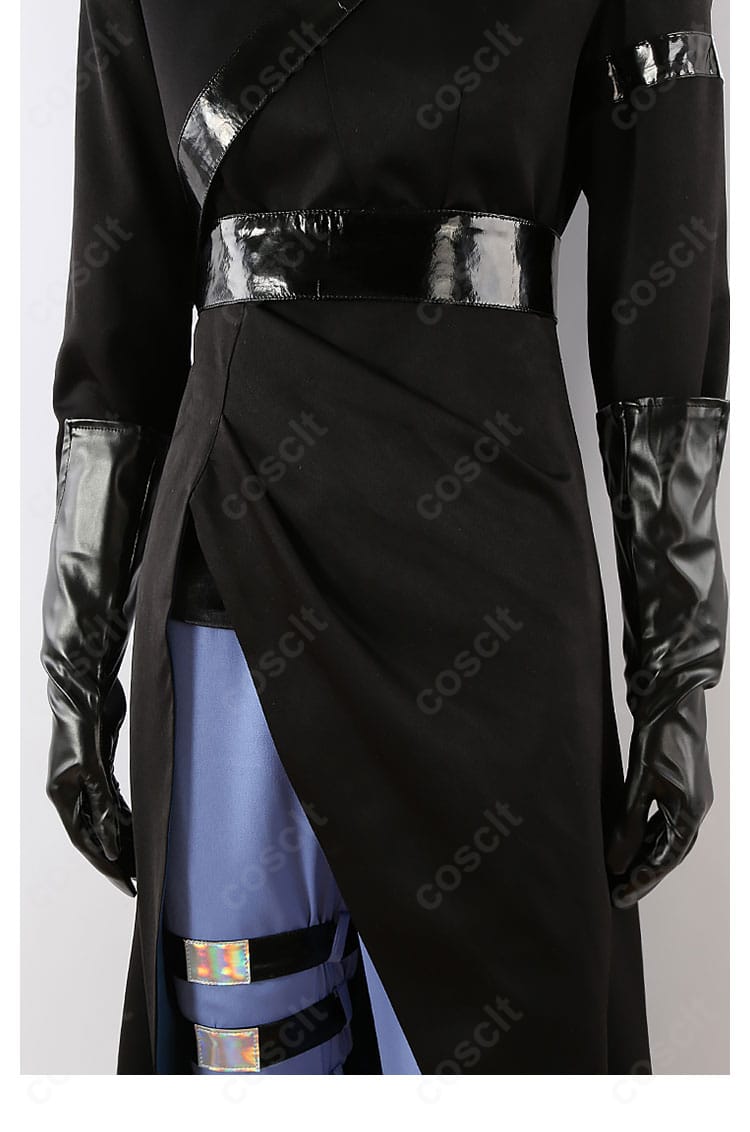 腰部ディテールのクローズアップ。ベルトとアクセサリーの配置でイヴァンの世界観を表現。