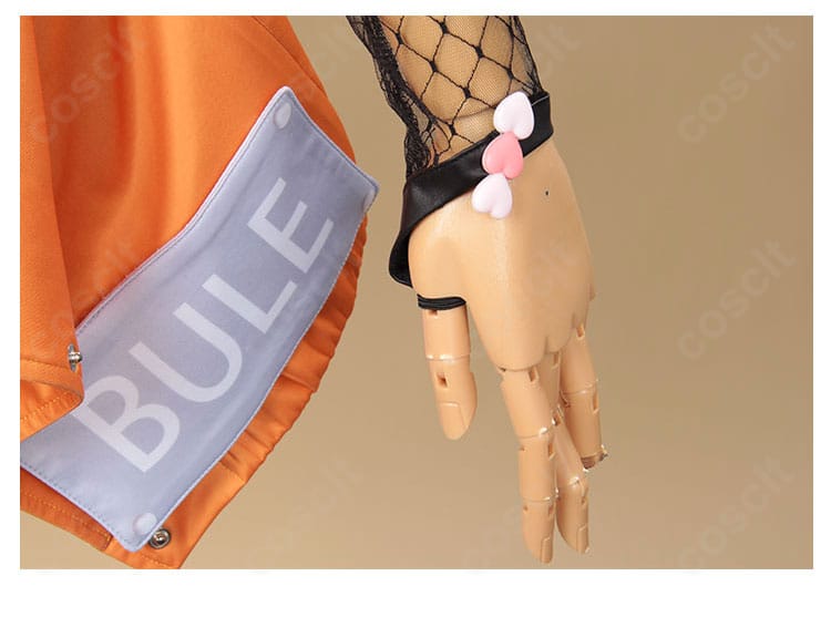 左袖口の装飾アップ。左右差と縁取りの美しさ