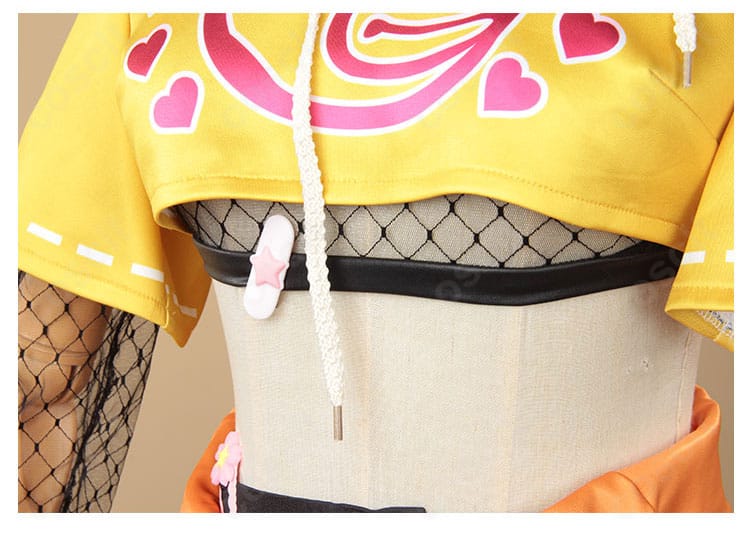 スカート裾の装飾ディテール。ヘムラインの装飾と配色