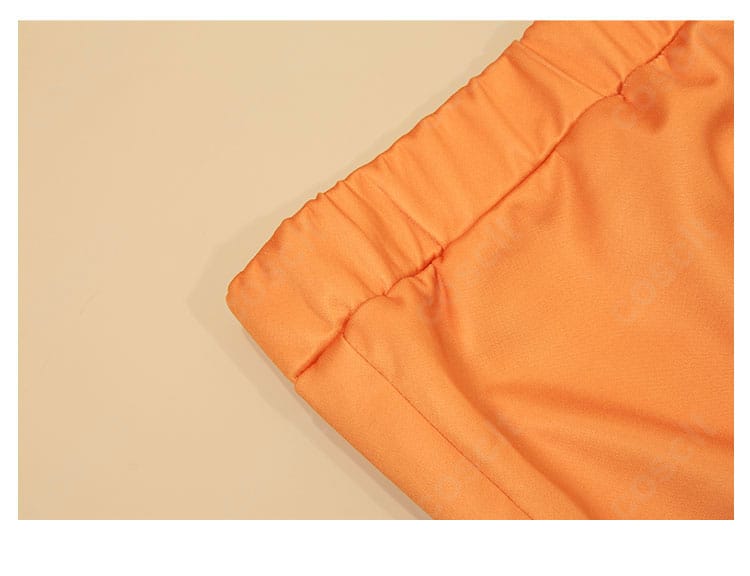 外套裾の装飾ディテール。ヘムの切替と装飾ライン