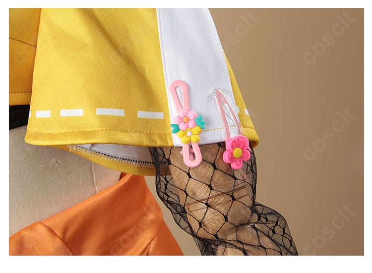 袖の装飾ディテール。ラインとアクセントの配置が分かる