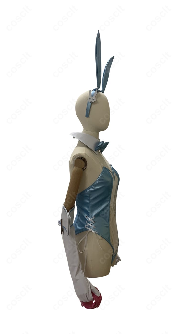 メアリー「メディカルラビット」バニー衣装の右側面。全体シルエットと靴下・手袋のバランス、装飾ディテールを確認できるビュー。