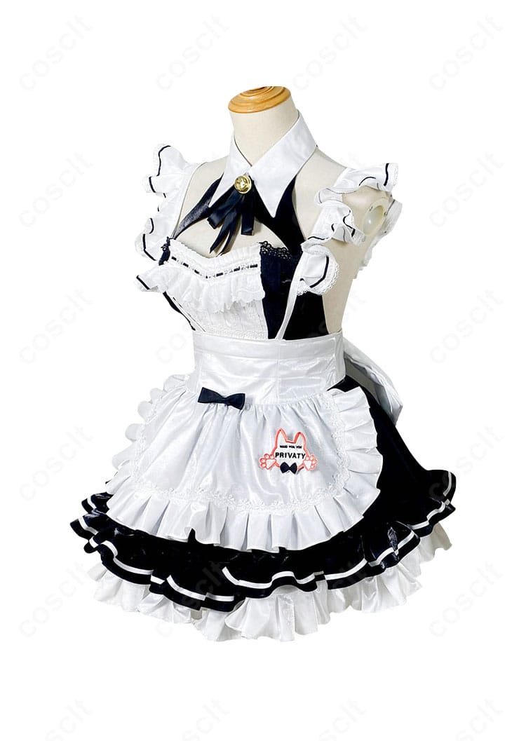 プリバティ コスチュームの側面。ウエストラインのフィット感とスカートの広がり、サイドリボンの配置を確認