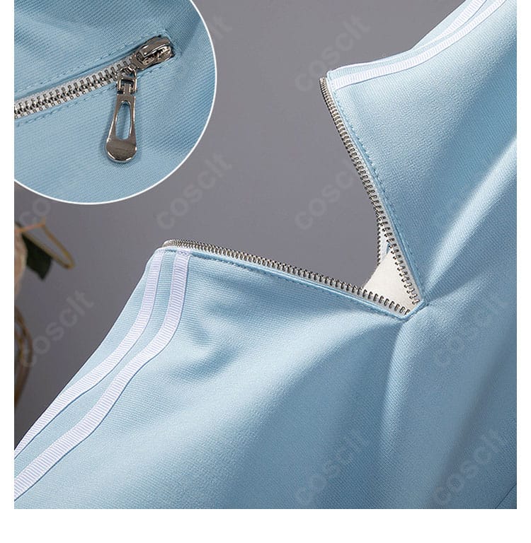 袖のファスナーディテール。開閉部の仕様と装飾性、撮影時の見映えを示すアップ。