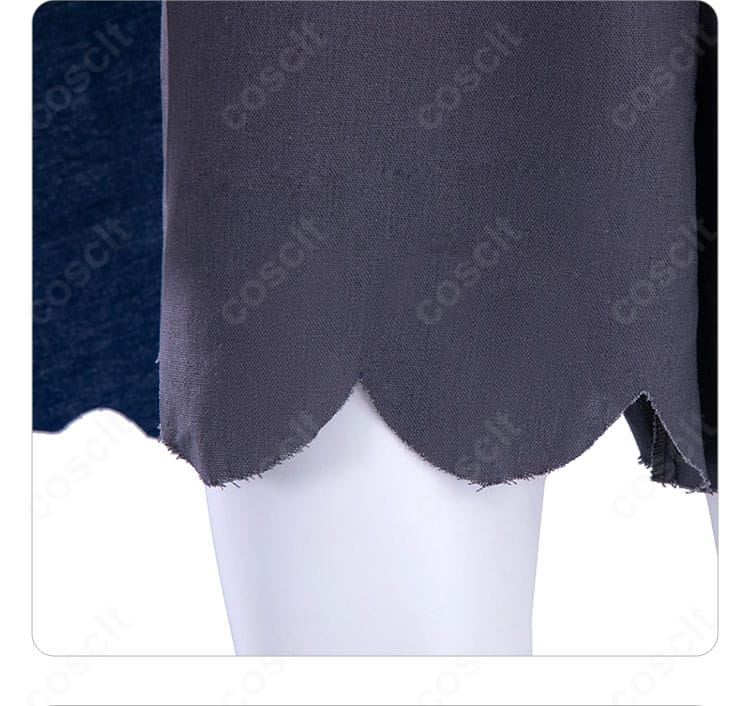 パンツの装飾細部。生地感と縫い合わせ、動きやすいストレートラインのシルエット