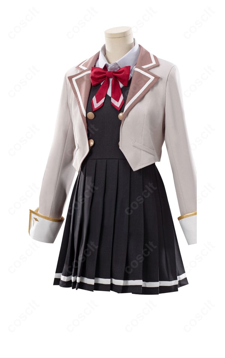 コスプレ衣装のサイドビュー。ワンピースの落ち感とコートのラインがわかる、美しいシルエット重視のアングル。