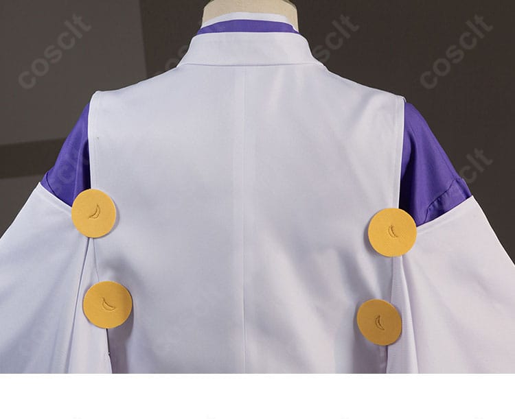 背面ディテールのクローズアップ。背中の縫い割りとシルエット維持の構造を表現。