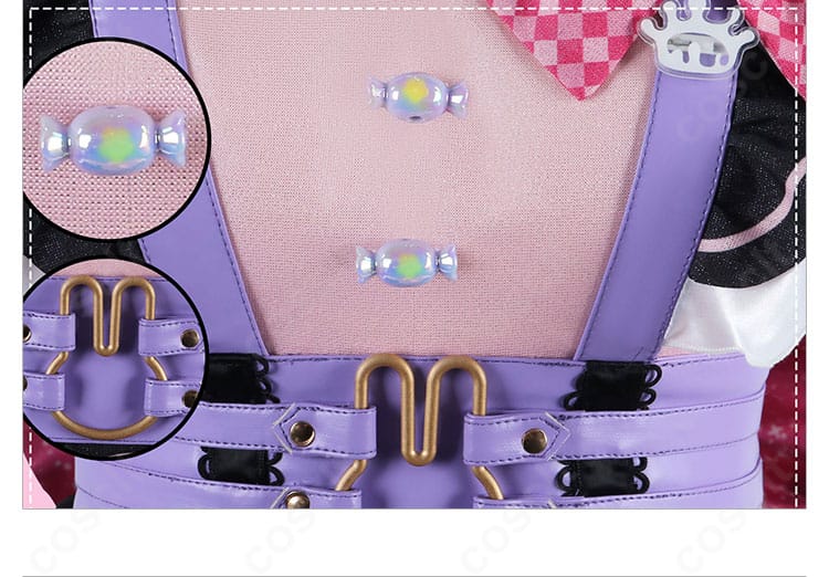 上品な襟とウエスト装飾のアップ。メイドらしいクラシカルな印象を演出する縁取り