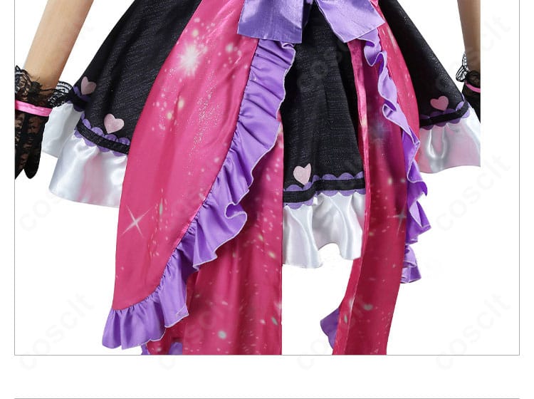 スカート裾フリルの拡大。軽やかな動きが出る華やかなヘムライン