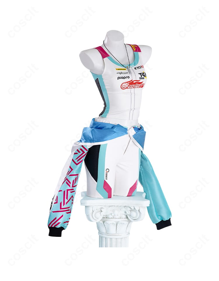 初音ミク レーシングミク KYOJO CUP 2024Ver. 衣装ディテールの近接写真。刺繍や装飾パーツの質感と縫製を捉えたカット。