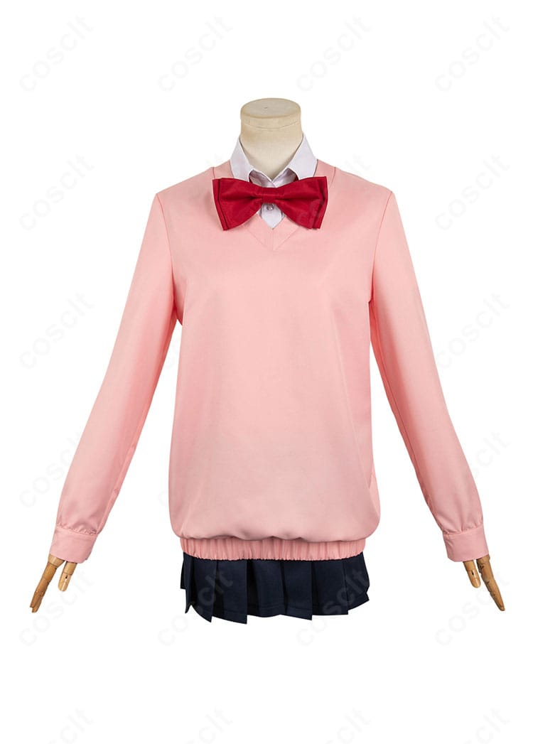 正面ディテールの接写。襟周り・前立て・胸元の縫製と発色、綾瀬桃の制服デザインの要点がわかる画像。