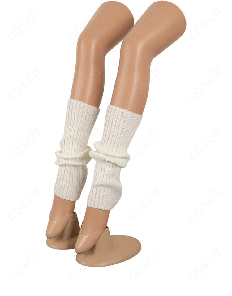 レッグカバーの質感と長さがわかる接写。濃色生地の伸縮とフィット感を確認できる画像。