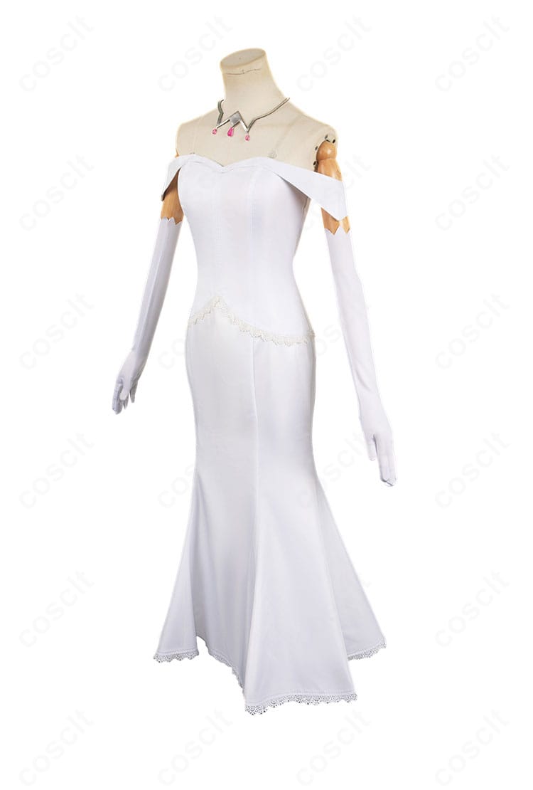 エミリア白ワンピースの左側面。ラインの落ち感と裾の広がりがわかる角度のディテール。