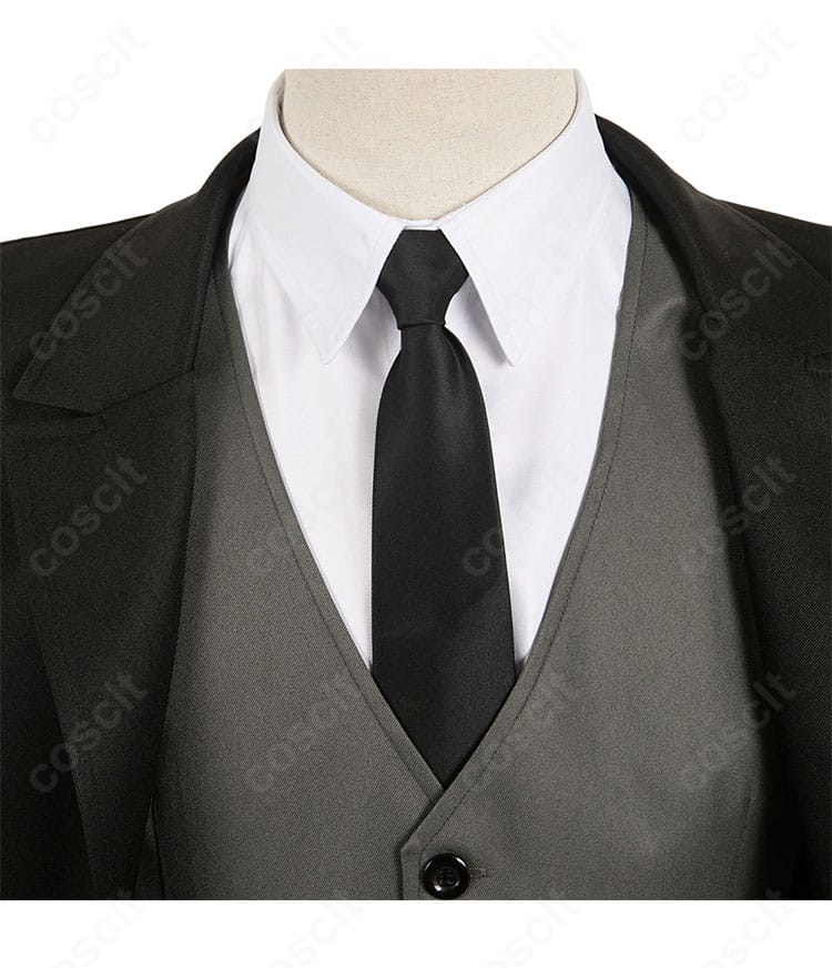 合コンに行ったら女がいなかった話 蘇芳 コスプレ衣装 襟元とネクタイのクローズアップ。結び目のボリュームと襟の形状がポイント。