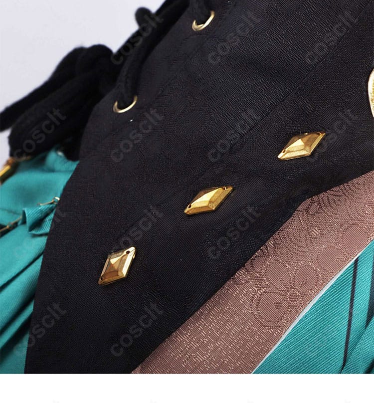 襟元の刺繍と装飾のアップ。エレガントな縁取りと素材感を捉えたディテール画像。