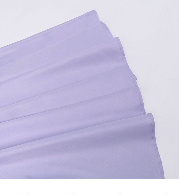 スカート裾のディテール。ヘムの始末とフレア量、ステッチの均一さを確認できる画像。