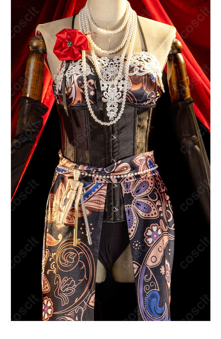 インナーのベアトップと裏地のステッチ。快適な肌当たりと滑り止めの仕様を示す。