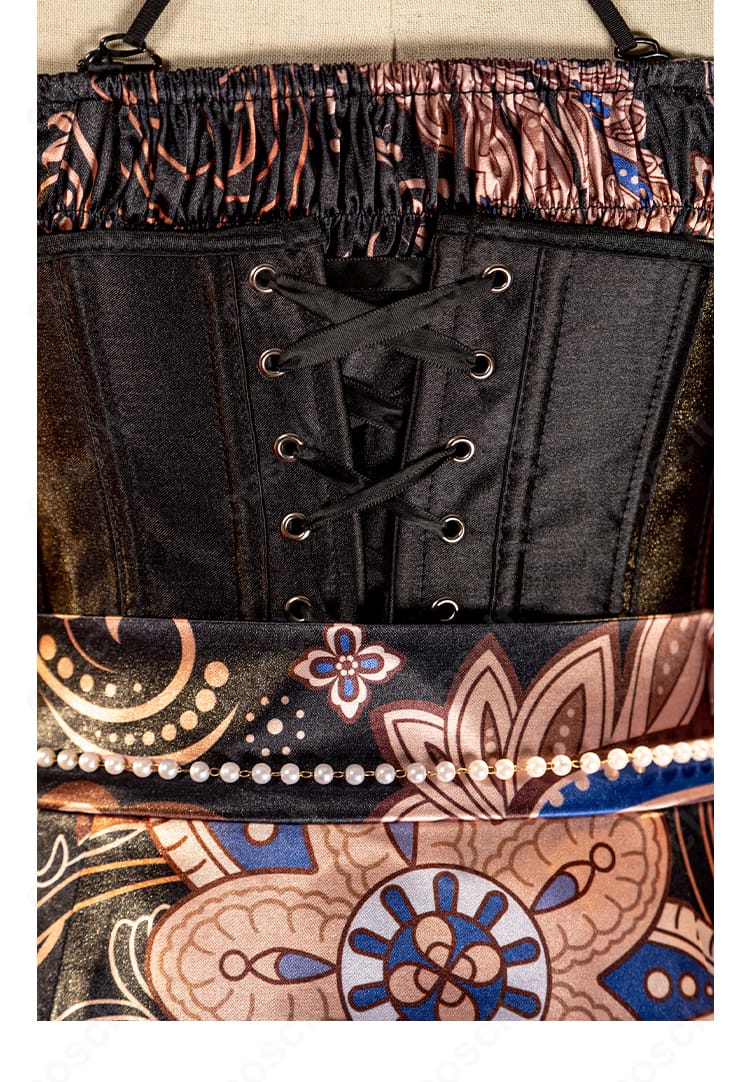 腰周りのデザイン全景。コルセットのライン取りとチェーンの配置が分かる。