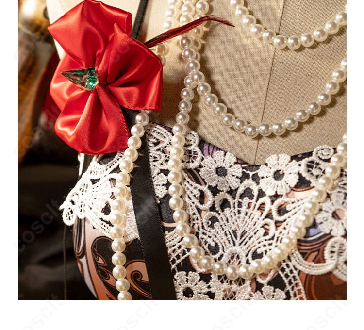 アクセサリーの近接撮影。ネックレスや宝石風装飾の色味とカットが映えるカット。