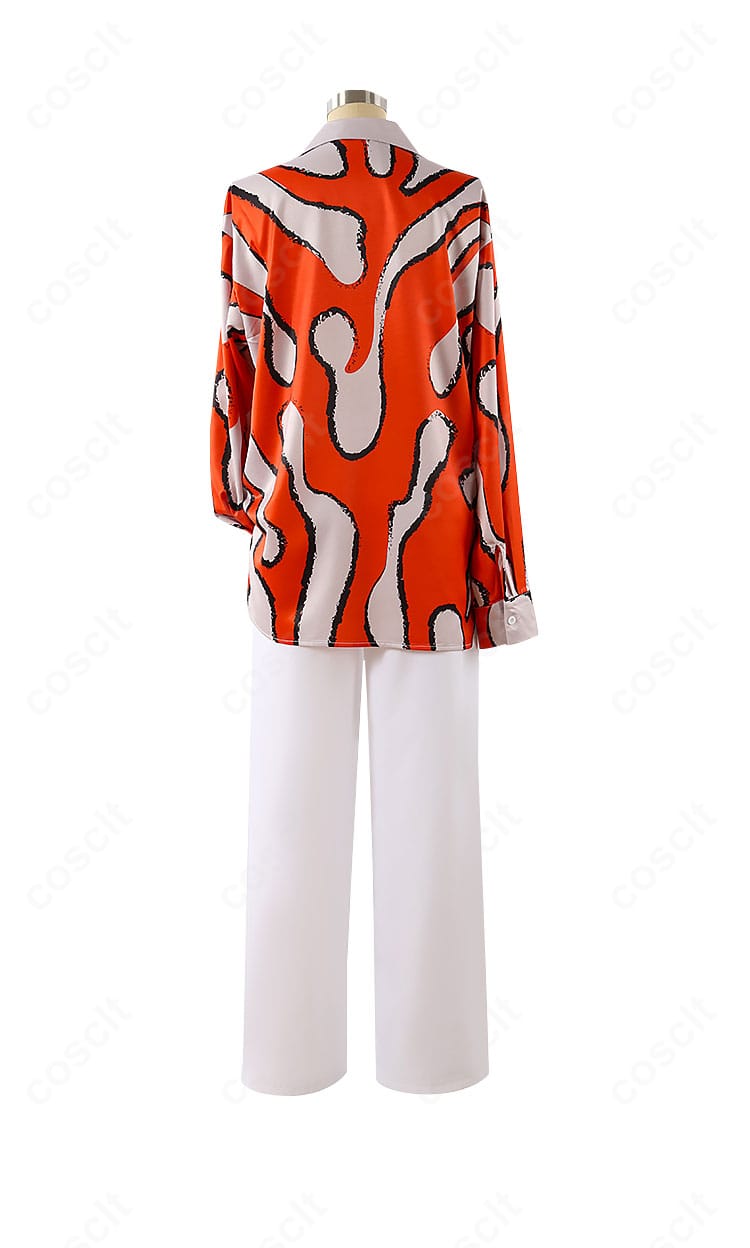 『カリスマ』草薙理解 コスプレ衣装 背面。クールな背面ラインと衣装の丈感・バランスが伝わるバックショット