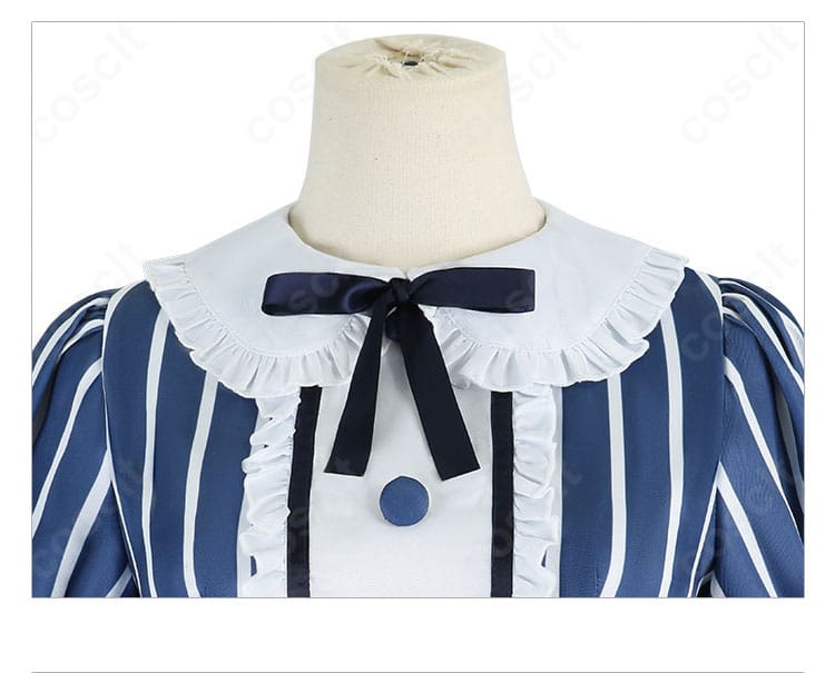 千代田莉々歌 メイド服の襟元クローズアップ。精緻な刺繍とリボン飾りがポイントのディテール