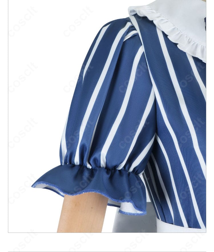 千代田莉々歌 メイド服の肩と袖の近接。刺繍とレースの重なりが上品に表現されたパーツ