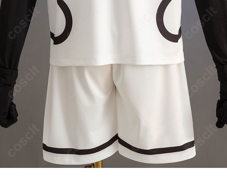 ショートパンツ背面の装飾ディテール。バックポーションのラインと縫製を示す画像。