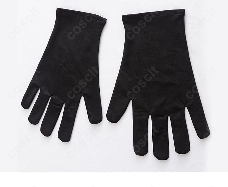 手袋のクローズアップ。甲側意匠とフィット感を伝えるディテール画像。