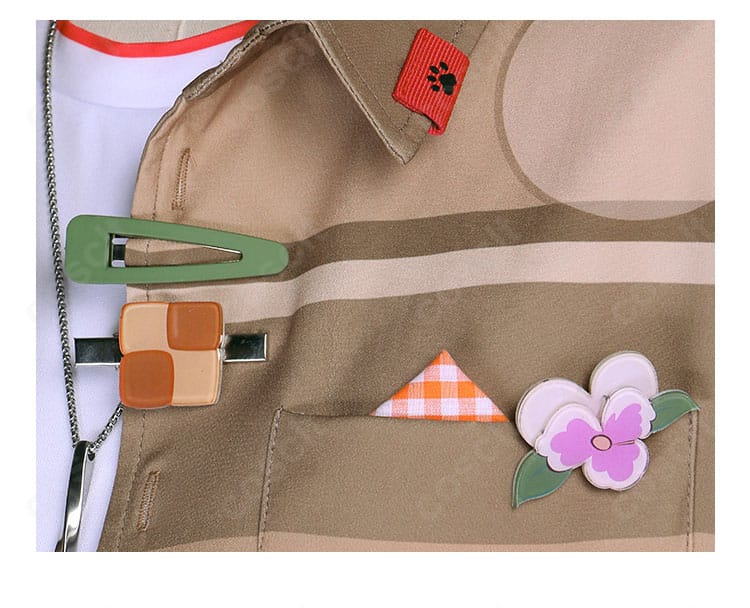 前胸ポケットと襟の意匠を寄りで撮影。ステッチとパーツ配置で探検隊らしさを再現