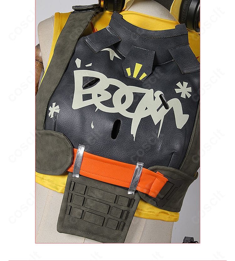 上着(アーマー周り)の装飾詳細。プレート形状とカバーの縫い代処理を拡大表示。