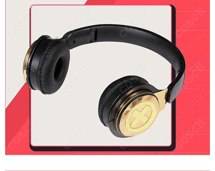 ヘッドセットの装飾ディテール。イヤーカップ形状とマイク基部の質感を表現。