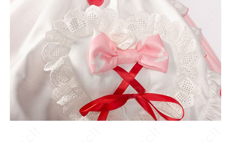 ハート型リボン装飾の接写。レインボーティーパーティらしいキュートなアクセントを示すディテール画像。