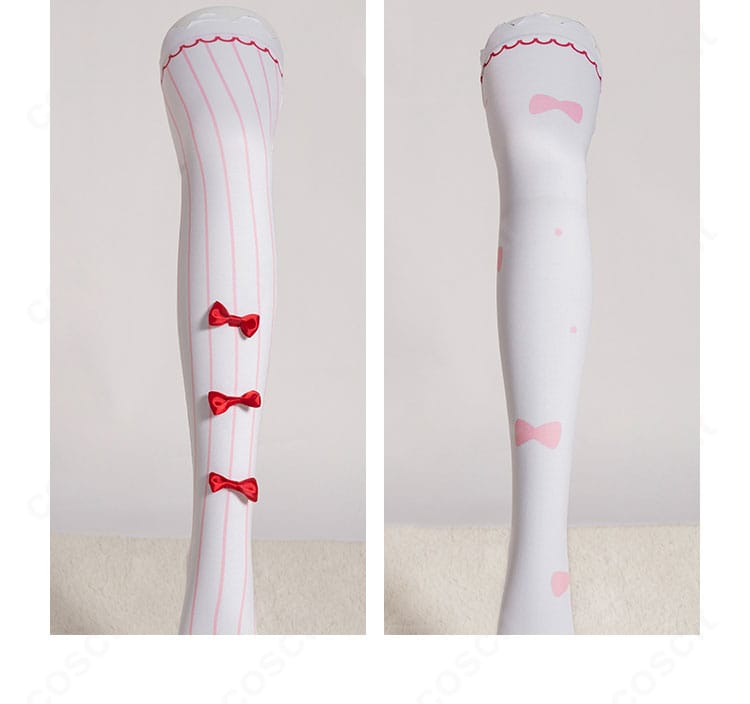 レッグウェアの装飾ディテール。ソックスの配色とリボンで足元まで世界観を再現した写真。