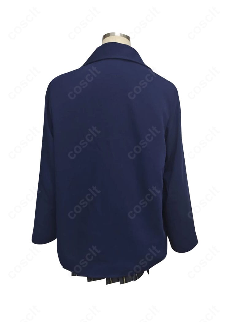 小鳥遊ホシノ 2年生制服コスプレ衣装の背面ビュー。背中の切り替えラインや裾の形状などバックスタイルの再現を確認。