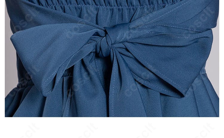 小鳥遊六花 ワンピース衣装 背面の蝶モチーフ装飾。存在感のある意匠で世界観を強調。