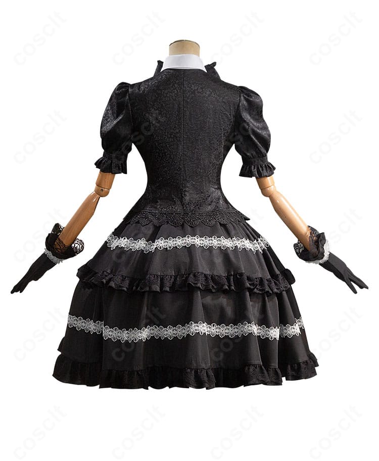 時崎狂三 コスプレ衣装の背面。背中の開きとリボン配置、スカートのレイヤーを強調