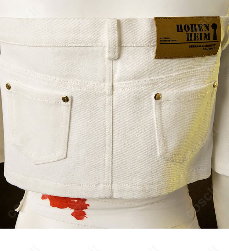 上衣背面装飾の詳細。背面刺繍とパッチの重なり、配色コントラストを明瞭に表現。