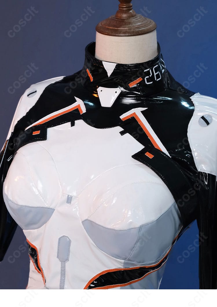 花柄モチーフやバッジ、刺繍風装飾などホタル衣装の装飾ディテールの接写。質感表現を強調。