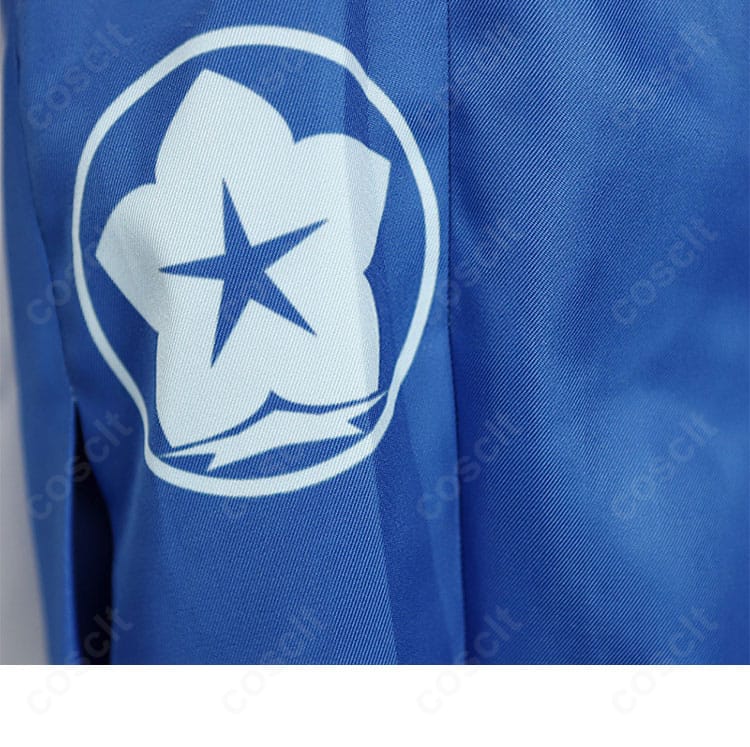 トップスのアイコン風装飾の近接画像。模様の配置とエッジの仕上げを確認できるディテールショット。