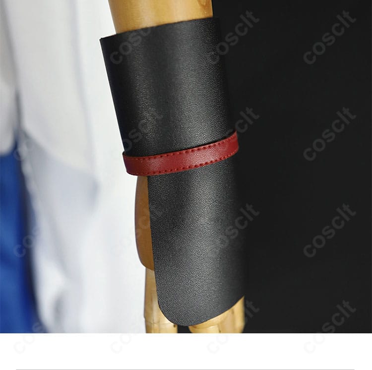 篭手(手袋)装飾の近接画像。素材感とステッチ、装着時のフィット感を想起させるディテール表現。