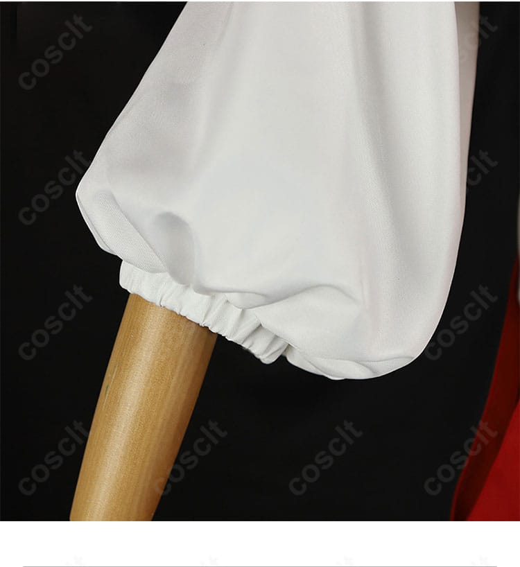 亜也子コスプレ衣装の袖口装飾と刺繍を見せるカット。和装らしい上品な意匠を強調。