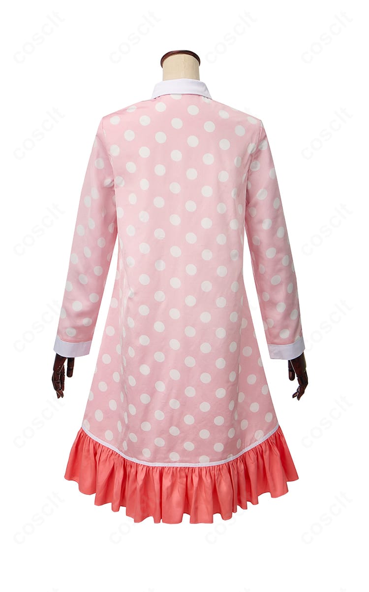 インナーワンピース背面ディテール。シンプルかつ洗練されたカッティングで後ろ姿もきれいに見せる。