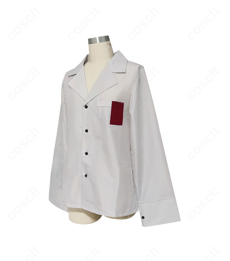 朔間凛月 私服コスの刺繍・徽章ディテール近接。縁取りやステッチ、色味のコントラストまで忠実に再現した装飾部分。