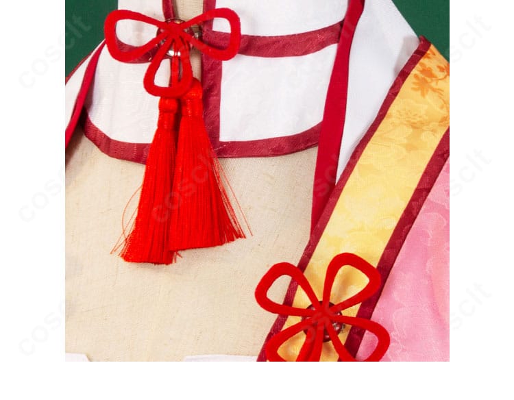 巫女姫様コスの襟元ディテール。つけ襟と刺繍風意匠がわかるアップ。