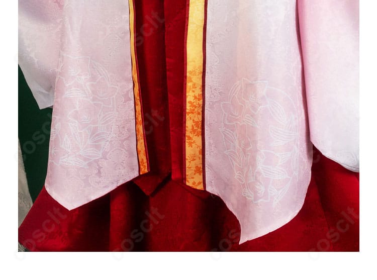 巫女姫様コスのスカート裾の装飾。縁取りと揺れ感が伝わる近接。