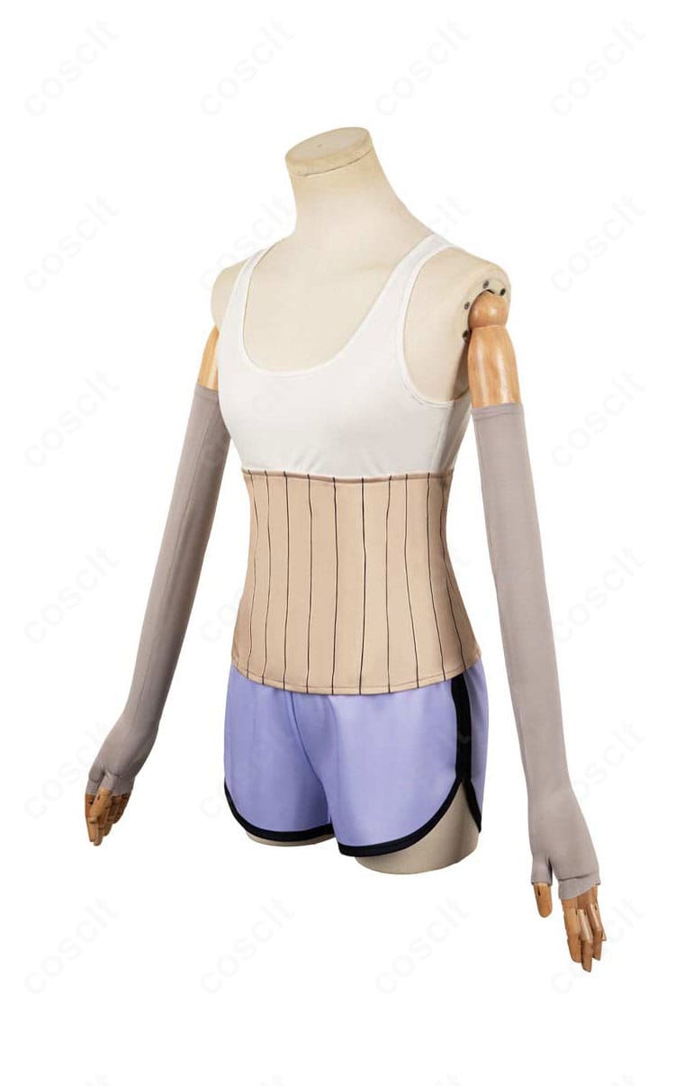 ダンダダン 綾瀬星子 コスプレ衣装の左側面。ショートパンツのカッティングとベルト位置のバランスが確認できる写真。