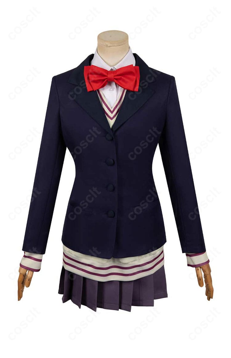 『ダンダダン』白鳥愛羅コスプレ衣装の正面。コートとシャツ、蝶ネクタイの配置やシルエットの再現ディテールが確認できる画像。